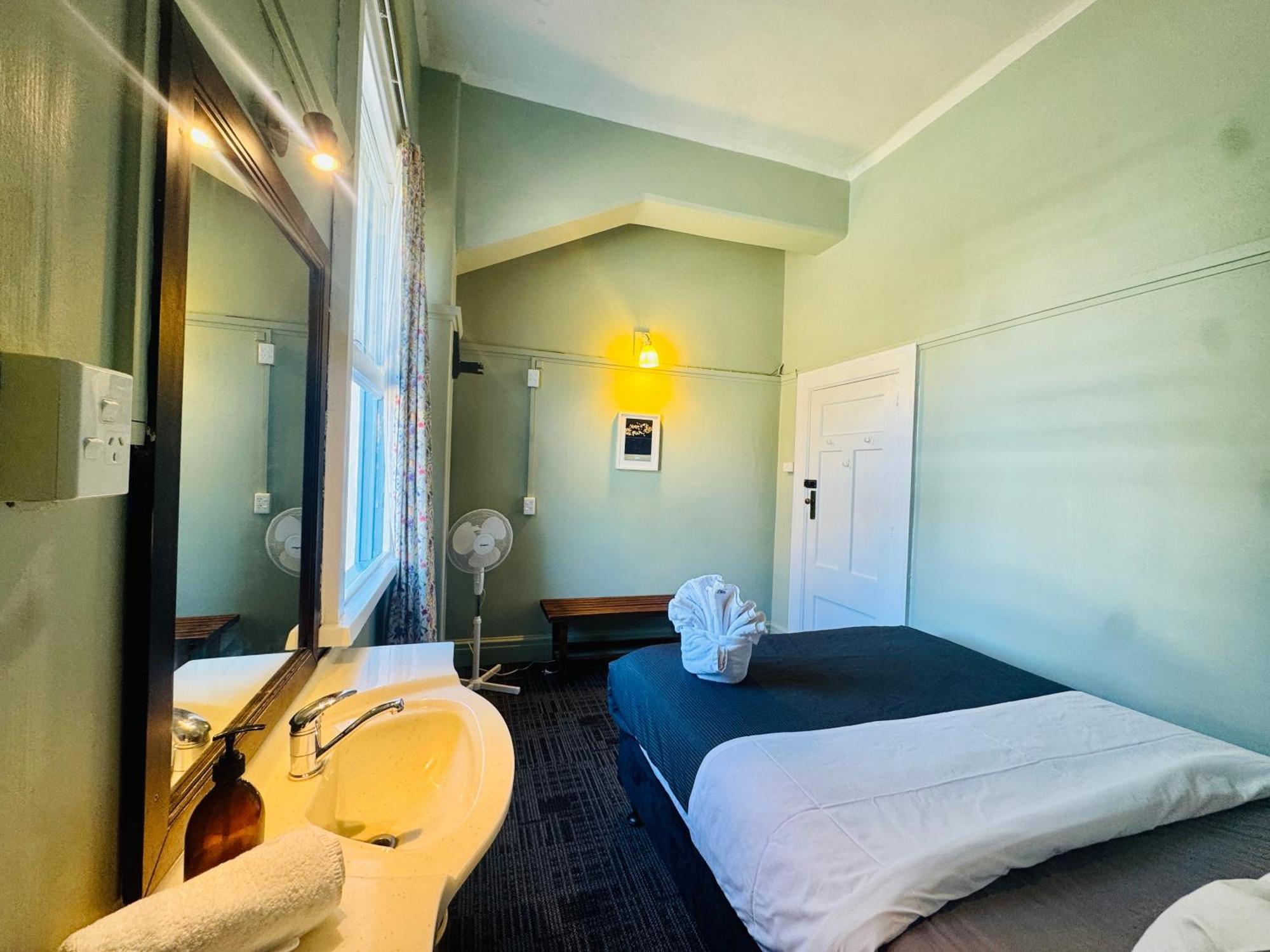 Crashpalace Backpackers Napier Extérieur photo